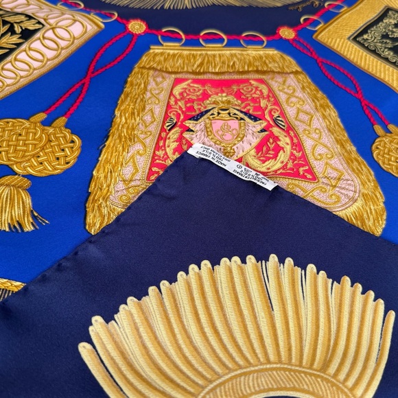 [SOLD]  Authentic Hermès “Poste et Cavalerie” Silk Scarf - Picture 10 of 13